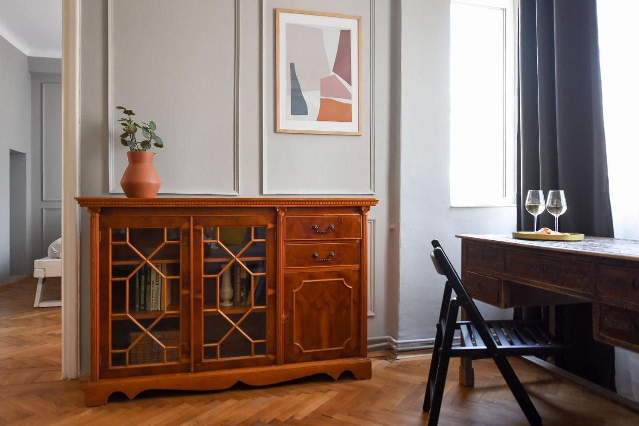 Stylish & Spacious Apartment Near The Old Town - A Touch Of History, A Dash Of Modernity Bukarest Exterior foto
