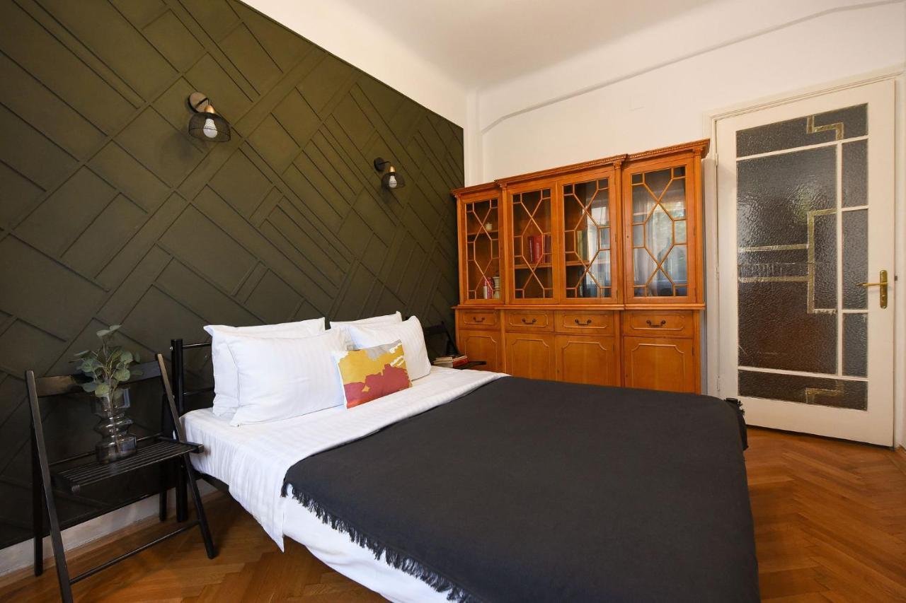 Stylish & Spacious Apartment Near The Old Town - A Touch Of History, A Dash Of Modernity Bukarest Exterior foto