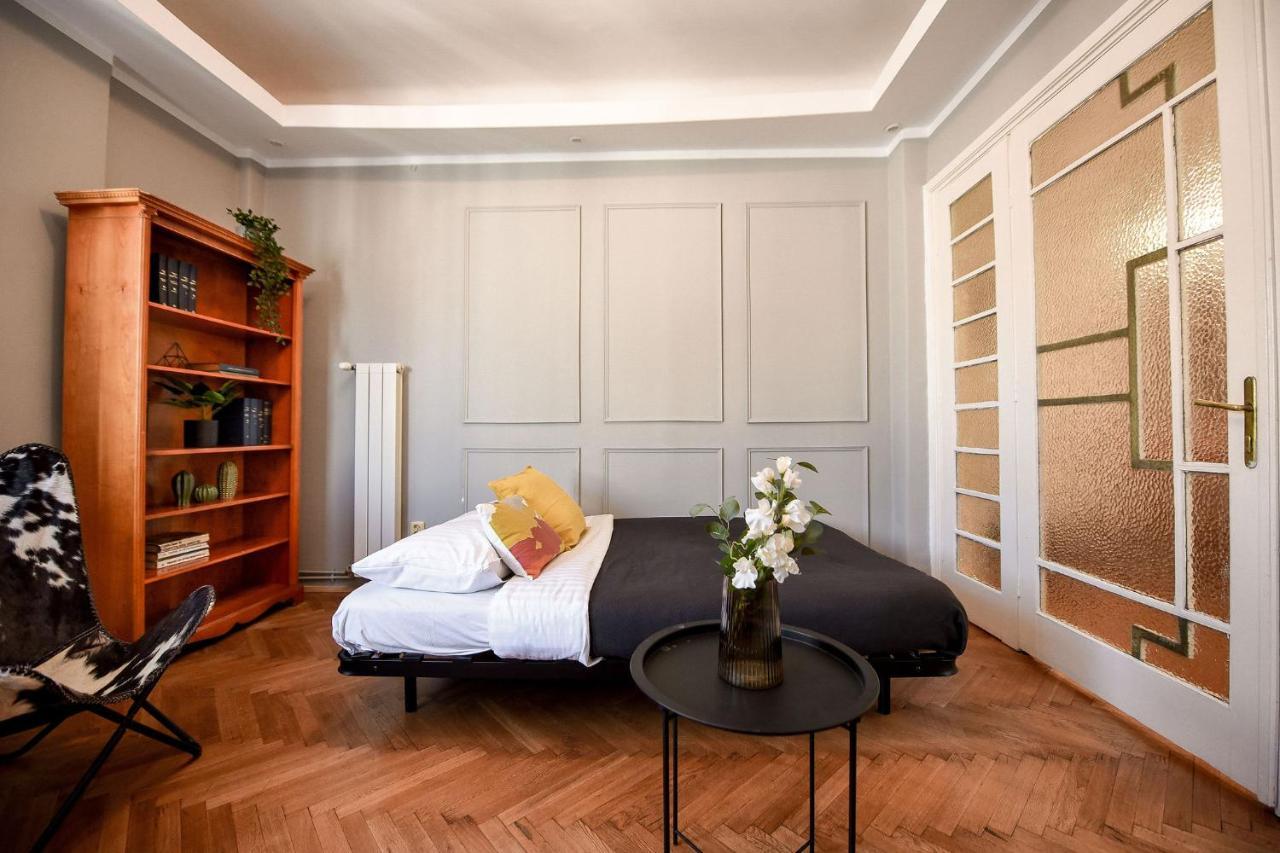 Stylish & Spacious Apartment Near The Old Town - A Touch Of History, A Dash Of Modernity Bukarest Exterior foto