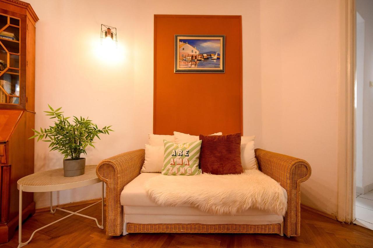 Stylish & Spacious Apartment Near The Old Town - A Touch Of History, A Dash Of Modernity Bukarest Exterior foto