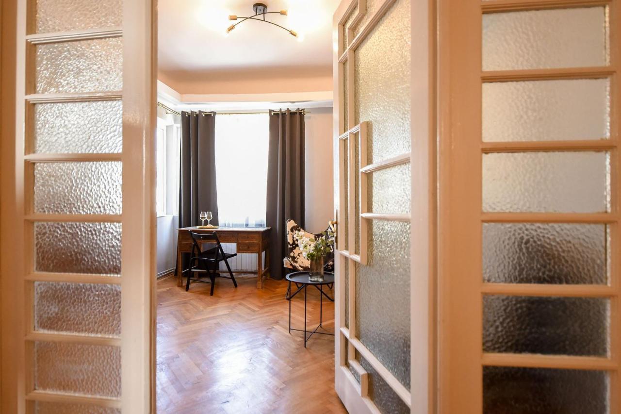 Stylish & Spacious Apartment Near The Old Town - A Touch Of History, A Dash Of Modernity Bukarest Exterior foto
