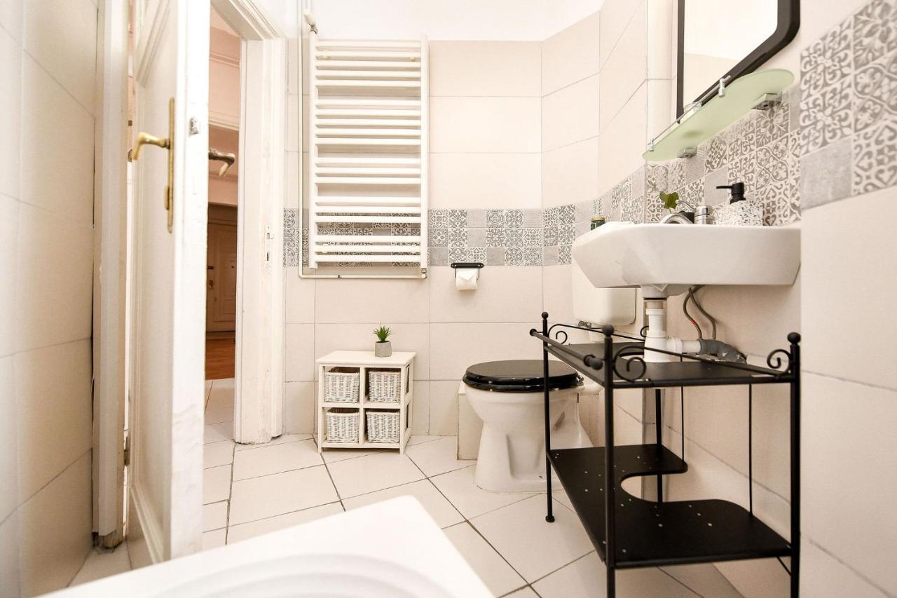 Stylish & Spacious Apartment Near The Old Town - A Touch Of History, A Dash Of Modernity Bukarest Exterior foto